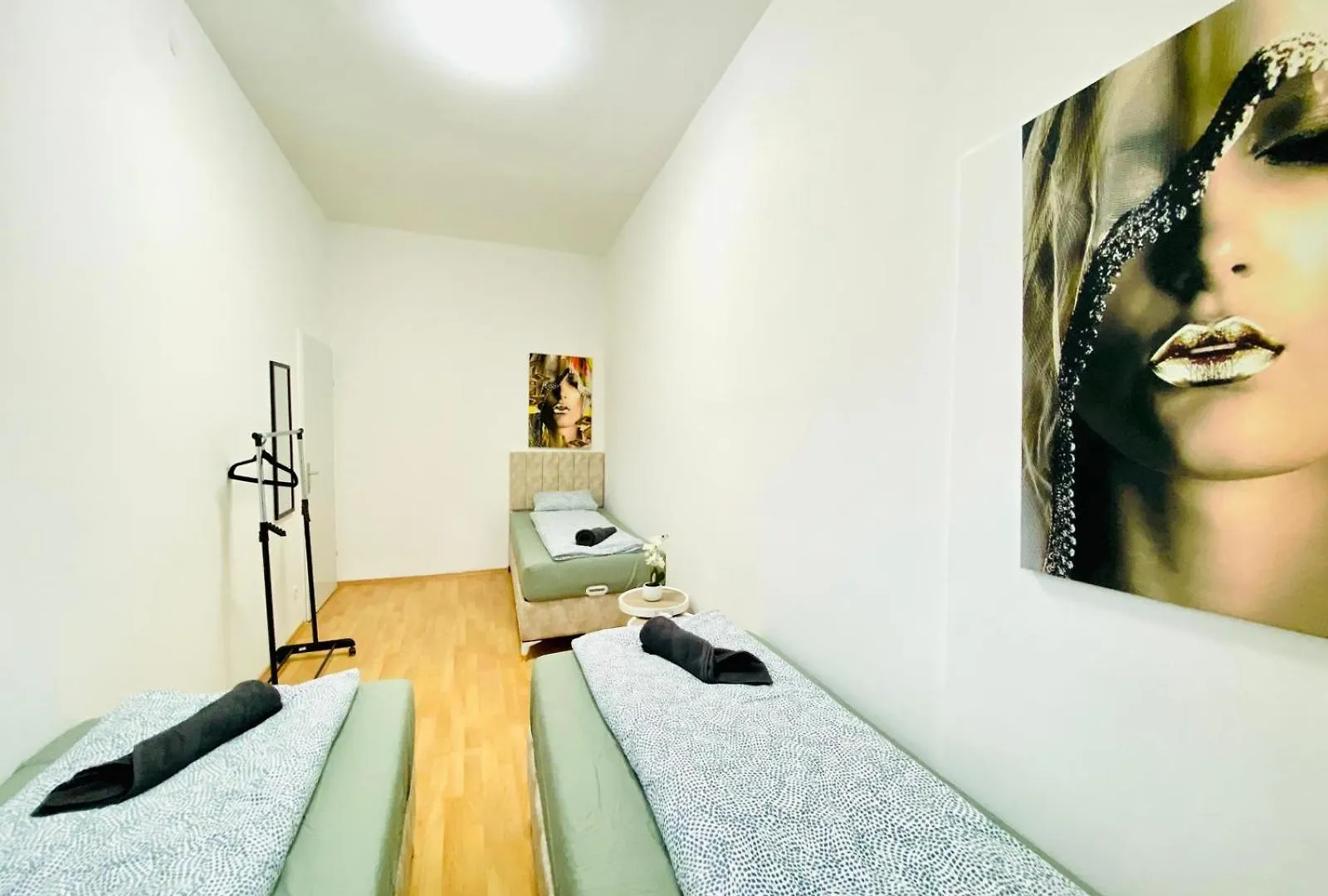 Апартаменты Comfortable 5Br Shared Apt Well Connected Location Вена Австрия